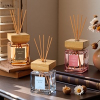 Diffuseur de parfum carré de luxe Witoyou 500 ml en gros avec bâtonnets et couvercle en bois pour la Saint-Valentin et les cadeaux de fêtes