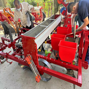 Semoir à arachides actionné par tracteur avec la pose de film de paillis pour l'application et le semis d'engrais organique - Product Image 6