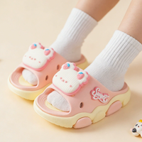 Nouvelles pantoufles d'été 2026 pour enfants, sandales à semelle souple motif ours, pour la plage et l'extérieur, pantoufles parent-enfant pour bébés, hommes et femmes