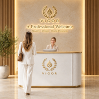 Table de réception de spa moderne, panneaux latéraux cannelés blancs et finition dorée, comptoir d'accueil élégant pour salon de beauté