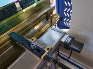 Chất lượng cao thủy lực <span class=keywords><strong>CNC</strong></span> uốn Máy Giá thấp 100 160 200 tấn gấp Báo Chí phanh máy - Product Image 5