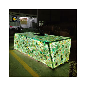 طاولة بالمطبخ مستوحاة من المطبخ ذات الخلفية المضيئة الشفافة وطاولة من حجر العقيق الأخضر - Product Image 1