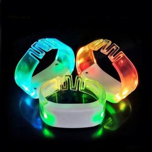 Bracelets LED personnalisés avec logo, 15 couleurs LED et portée de 400 m pour concerts, mariages et fêtes - Bracelet lumineux à télécommande - Product Image 3