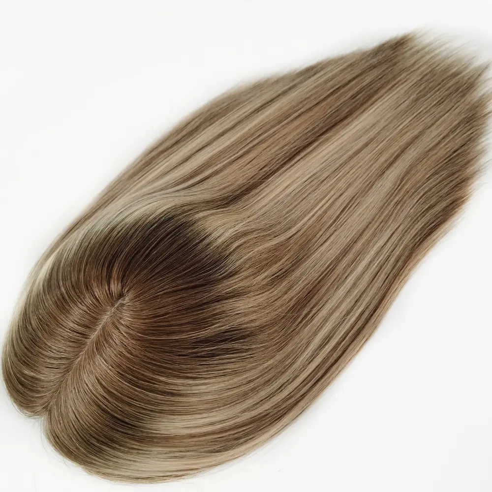 باروكة نسائية عالية الجودة مصنوعة من الشعر الطبيعي الأشقر المميز المصفوف بقاعدة حريرية