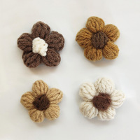 Fleurs au crochet faites à la main en gros, 4-4,5 cm, patchs floraux en fil à points bouffants pour pinces à cheveux DIY, corsages, bijoux, sacs et vêtements