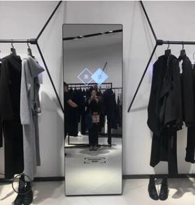 Xách tay miễn phí đứng 43 inch LED <span class=keywords><strong>LCD</strong></span> <span class=keywords><strong>Wifi</strong></span> Mạng Android quảng cáo tương tác gương hiển thị cho mỹ phẩm trung tâm mua sắm - Product Image 1