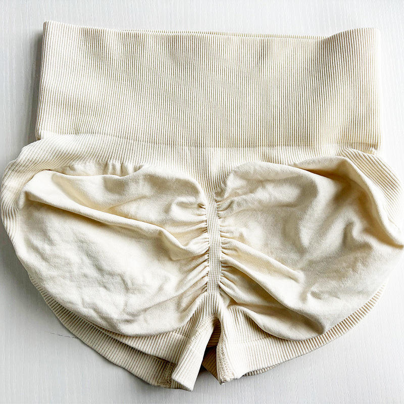 สีขาวครีม