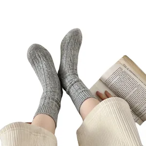2023新设计奢华羊绒定制标志袜子男女通用电缆针织床袜