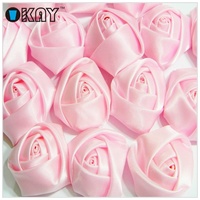 Vente en gros de fleurs en ruban de satin de soie artificielles faites à la main en 67 couleurs pour robes de filles, mariages, 2,5 cm/3,5 cm/5 cm, respectueuses de l'environnement