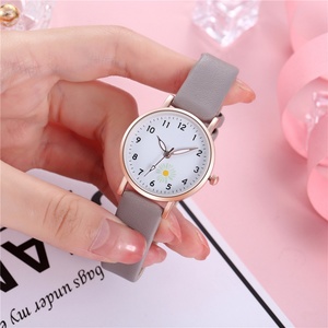 Nouvelle montre tendance simple de style coréen pour femmes étudiantes, montre à bracelet en cuir lumineux, montre légère et fraîche pour étudiantes - Product Image 6