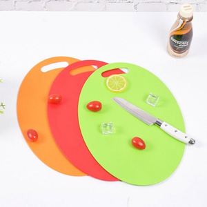 Planche à découper ovale en plastique épais écologique avec logo personnalisé - Product Image 3