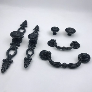 良い地中海亜鉛合金黒アンティークドアハンドルキャビネットノブtiradores para muebles de cocina - Product Image 4