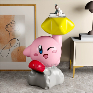 Figura de Star <span class=keywords><strong>Kirby</strong></span> Landing, colocada junto al mueble de TV de la sala de estar, frente al sofá, una gran obra de arte. - Product Image 4