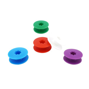 Bobina de plástico de colores para máquina de bordar de cama plana, accesorio de equipo de costura, pieza de carrete. - Product Image 1