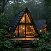 Cabane en bois triangulaire au design moderne, structure en acier robuste résistante aux intempéries pour une vie toute l'année