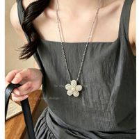Pull pour femme en pierre naturelle, style coréen, inspiré d'Instagram, avec perles tressées et fleur tridimensionnelle, luxe à prix abordable