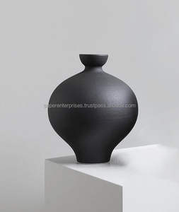 Vase à fleurs moderne personnalisé fait à la main en métal pour la décoration de table de mariage et de table unique de qualité supérieure - Product Image 2