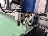 Machine de découpe automatique de patrons de vêtements CNC pour la découpe de modèles