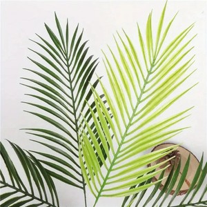 Ramo de Hojas de Palma Artificiales de 20 Pulgadas/50 cm, Decoración de Palma Areca de Plástico Verde para el Hogar y el Jardín - Product Image 2