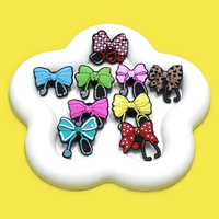Tendance 2025 : Breloques et épingles en PVC motif dessin animé, 2,5-3,5 cm, pour sacs