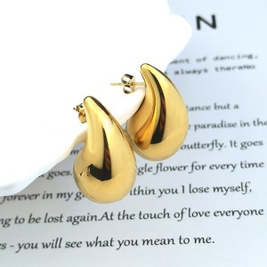 All'ingrosso <span class=keywords><strong>Bottega</strong></span> Designer di gioielli di moda da donna in acciaio inossidabile orecchini a cerchio a goccia placcato in oro con borchie a goccia - Product Image 3