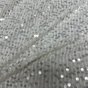 Telas de punto de poliéster 100% bordadas en blanco y lentejuelas transparentes de 6MM para ropa, exquisitas, a la venta, a la venta - Product Image 2