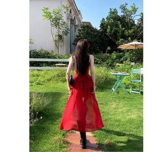 Vestido playero corto de poliéster de color liso con cuello en V y tirantes irregulares rojos de secado rápido para mujer - Product Image 3