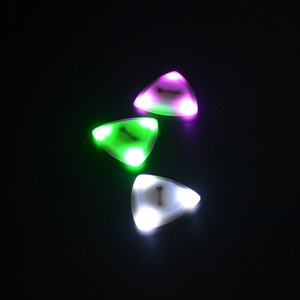 Púa de Guitarra Ickpal con Luz LED, Control Táctil, Plástico Pulido, para Guitarra y Bajo - Product Image 3