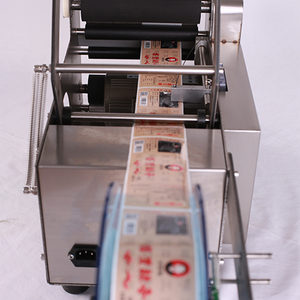 2026 Exquisita tecnología Máquina etiquetadora de botellas redondas semiautomática Máquina de impresión de etiquetas Fácil de operar - Product Image 2