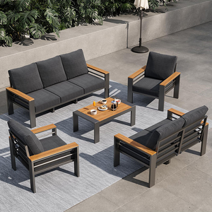 Ensemble <span class=keywords><strong>de</strong></span> canapés d'extérieur <span class=keywords><strong>en</strong></span> <span class=keywords><strong>aluminium</strong></span> <span class=keywords><strong>de</strong></span> qualité commerciale, avec accoudoirs <span class=keywords><strong>imitation</strong></span> <span class=keywords><strong>bois</strong></span>, mobilier <span class=keywords><strong>de</strong></span> patio imperméable pour projets hôteliers, villas et complexes hôteliers - Product Image 1
