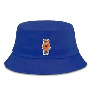Chapeau de pêcheur de haute qualité avec ours en chemise orange pour Streetwear créatif pour jeunes - Product Image 3