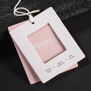 Dropshipping Étiquettes volantes de vêtement à impression personnalisée Logo de design de mode Étiquettes de vêtements de marque Étiquettes volantes en papier - Product Image 6