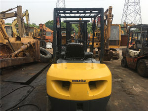 Chariot élévateur d'occasion, matériel de terrassement KOMATSU 30 à vendre - Product Image 6