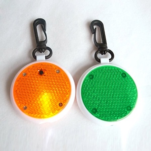 LINLI Hình Dạng Bóng Đèn Mini Phản Xạ Cho Trẻ Em Sinh Viên Cảnh Báo Ánh Sáng Nhựa Xách Tay <span class=keywords><strong>LED</strong></span> Ánh Sáng Lên Nhấp Nháy Phản Chiếu <span class=keywords><strong>Keychain</strong></span> - Product Image 3