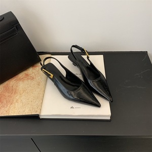 <span class=keywords><strong>Zapatos</strong></span> de tacón bajo con punta en pico y tira trasera de <span class=keywords><strong>charol</strong></span>, estilo minimalista metálico, para <span class=keywords><strong>mujer</strong></span>, venta al por mayor. - Product Image 3