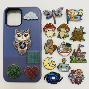 Autocollants en métal moderne gravés sur mesure avec logo personnalisé en émail souple, fabriqués en Chine, pour diverses occasions et utilisation sur téléphone - Product Image 1