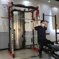 Le simulateur d'entraînement multifonctionnel Flybird Smith de Xinrui pour le renforcement des muscles du tronc et du corps entier.