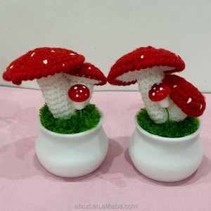 Maceta de hongos de ganchillo roja hecha a mano, mini, linda y terminada - Product Image 2