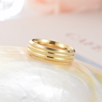 Europäische und amerikanische einfache Mode vergoldete Edelstahlringe Matte Gold Paar Fingerring Großhandel