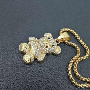 Colgante de acero inoxidable chapado en oro de 18K con diamantes de imitación, joyería con diseño de oso - Product Image 3