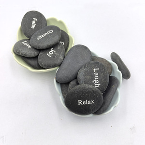 Grabados personalizados en piedra mate negra con texto personalizado, forma ovalada, no tóxicos, para decoración o regalo, juego de 16. - Product Image 2