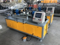 Machine de poinçonnage CNC JINOU pour la fabrication d'échelles droites en aluminium, moteur PLC, certifiée CE, haute efficacité, facile à utiliser pour l'électricité