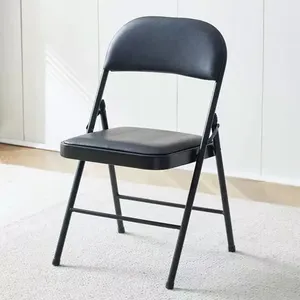 Chaise de salle à manger contemporaine en plastique PP avec pieds en fer - Product Image 1