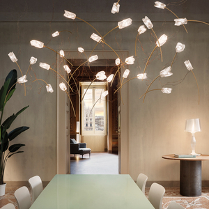 Lámpara de Araña Tulipán de Lujo, Estilo Artístico Moderno para Vestíbulo de Hotel, Lámpara LED de Acrílico y Latón de Diseño, Proyecto de Iluminación Personalizado - Product Image 3