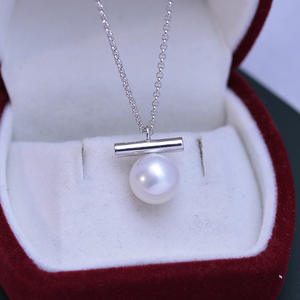 สร้อยคอไข่มุกน้ำจืดทรงกลม 10-11 มม. แสงเงางาม ตัวเรือนเงินแท้ S925 พร้อมจี้ ดีไซน์หรูหรา - Product Image 3