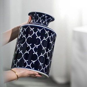 Jarrón <span class=keywords><strong>de</strong></span> Cerámica Pintado a Mano en Azul y Blanco, Estilo Retro <span class=keywords><strong>de</strong></span> Jingdezhen, Decoración para el Hogar <span class=keywords><strong>de</strong></span> Lujo Discreto - Product Image 6