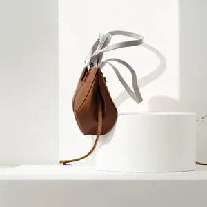 Sac à main élégant pour <span class=keywords><strong>femme</strong></span> en <span class=keywords><strong>cuir</strong></span> véritable vintage, couleur unie, imperméable, grande capacité, sans bandoulière, avec fermeture à rabat - Product Image 6