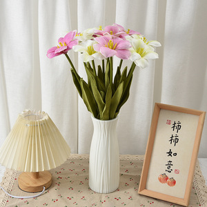 Tulipanes Artificiales Blancos y Rosas de Tacto Natural, Accesorios de Decoración para Bodas y Hogar - Product Image 3