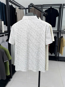 Camiseta de manga corta gris para hombre, de algodón tejido transpirable, diseño de logo frontal informal, 220g, con detección de aguja, marca personalizada - Product Image 5