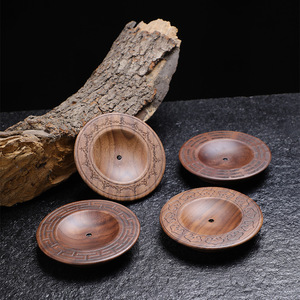 Porte-encens en bois massif, noyer, fait main, taille universelle, plateau magnétique pour usage religieux - Product Image 1